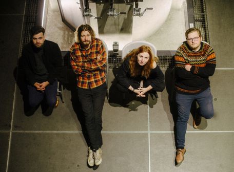 Vodní Plocha hraje Navarovou