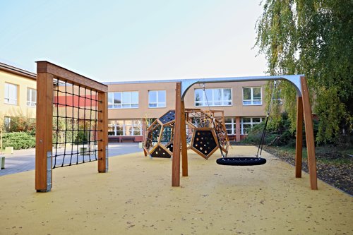 ZŠ Na Valtické - otevřené školní hřiště